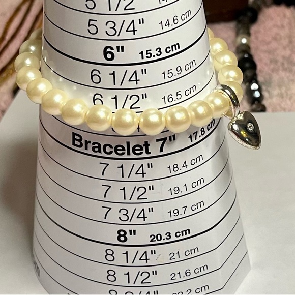 Faux pearl elastic heart charm bracelet jewrlry - Picture 6 of 9